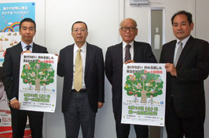 全建 写真左から、日建協植村議長、全建長尾労働部長、全建若山常務理事、日建協登藤副議長